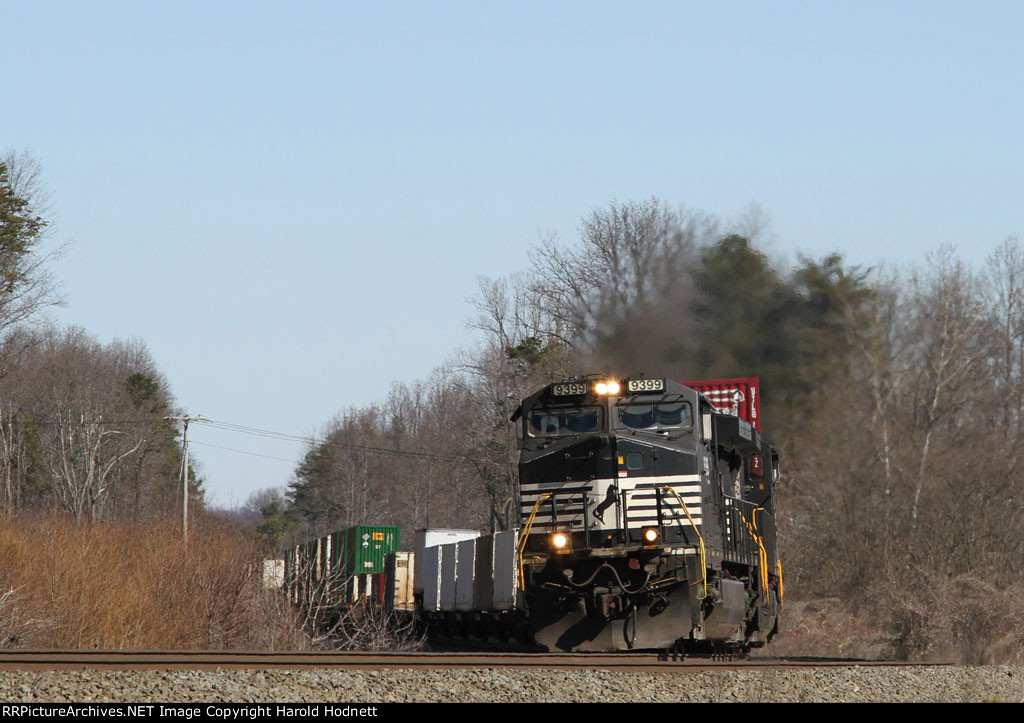 NS 9399 leads train 213 southbound